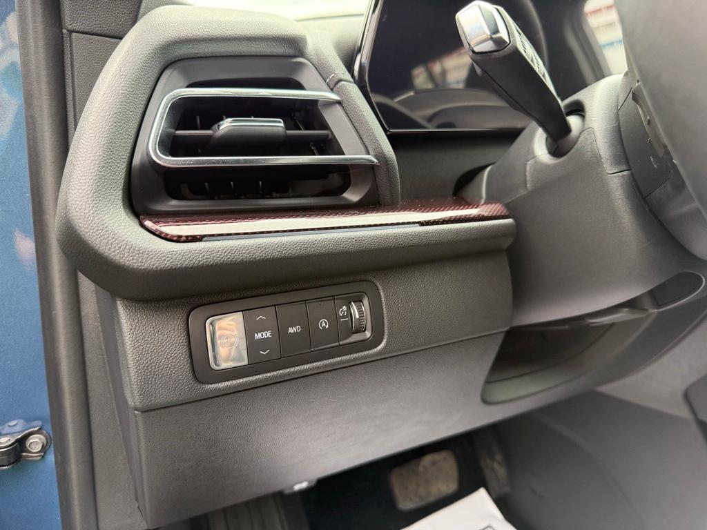 new 2025 Chevrolet Traverse car