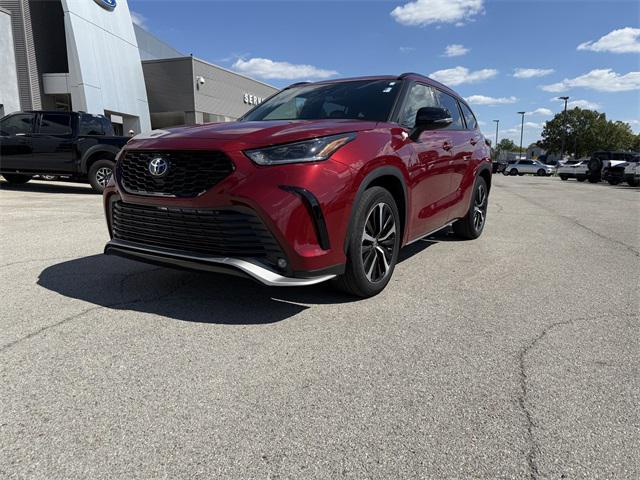 used 2022 Toyota Highlander car, priced at $39,995