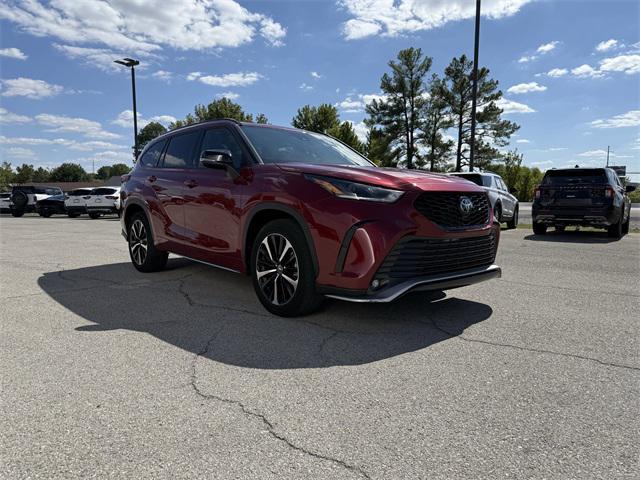 used 2022 Toyota Highlander car, priced at $39,995