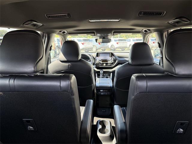 used 2022 Toyota Highlander car, priced at $39,995