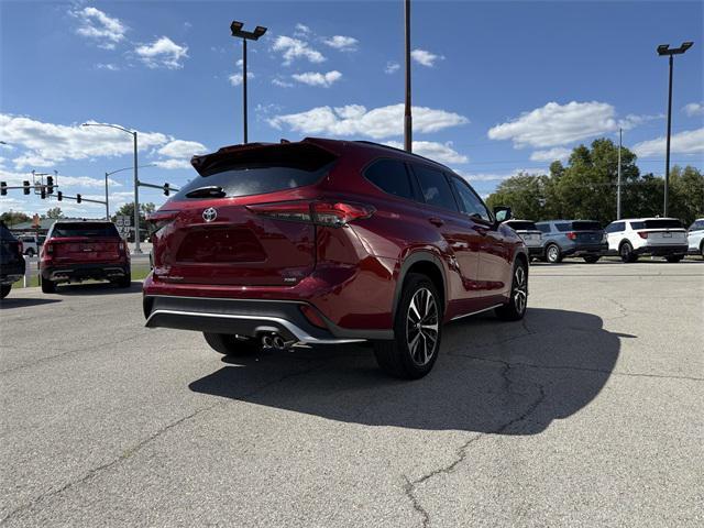 used 2022 Toyota Highlander car, priced at $39,995