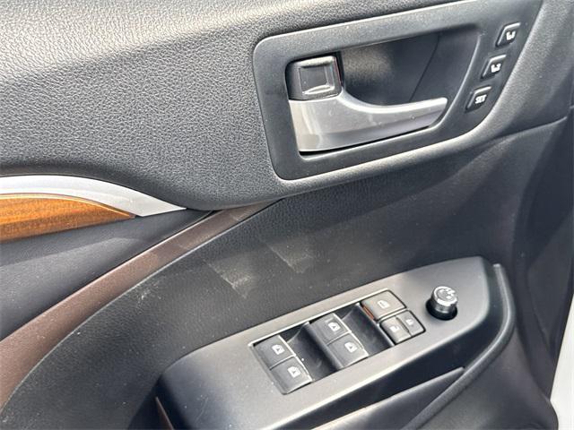used 2018 Toyota Highlander car, priced at $27,500