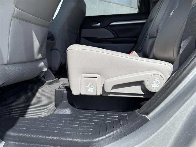 used 2019 Toyota Highlander car, priced at $25,995