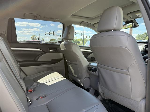 used 2019 Toyota Highlander car, priced at $25,995