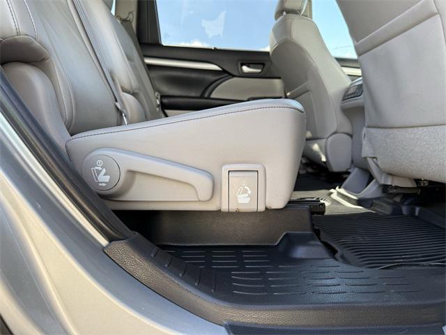 used 2019 Toyota Highlander car, priced at $25,995