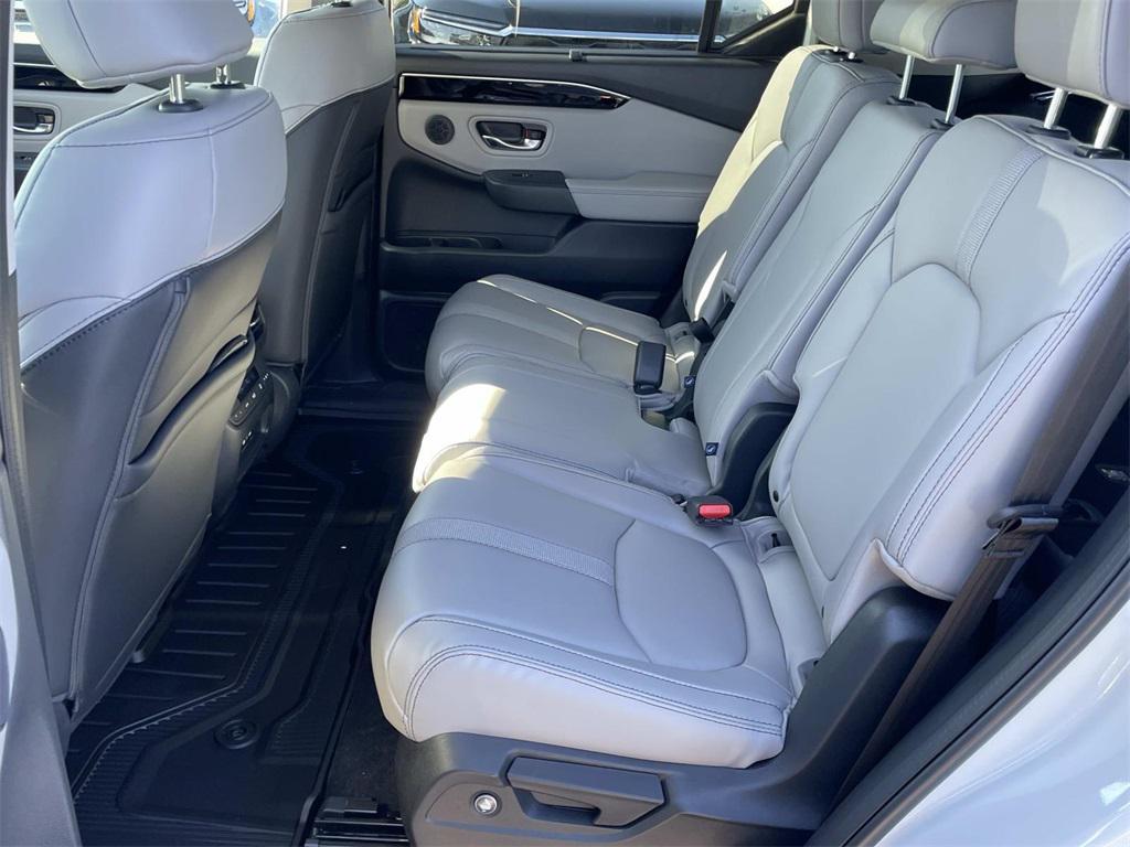new 2025 Honda Pilot car, priced at $45,430