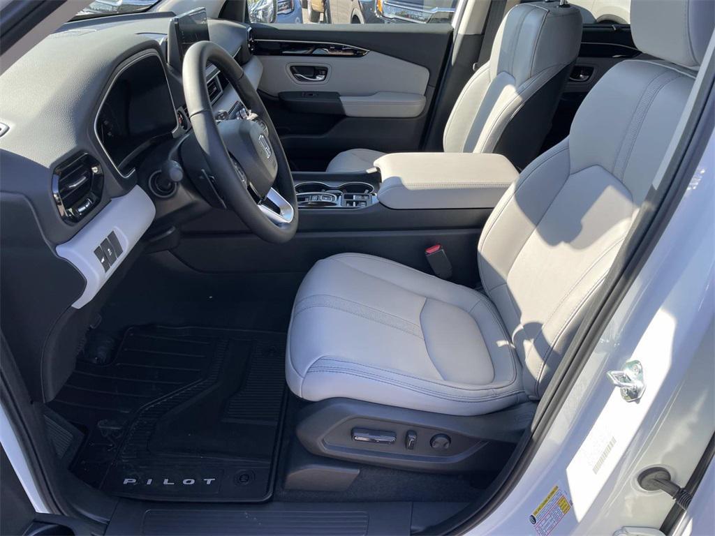 new 2025 Honda Pilot car, priced at $45,430