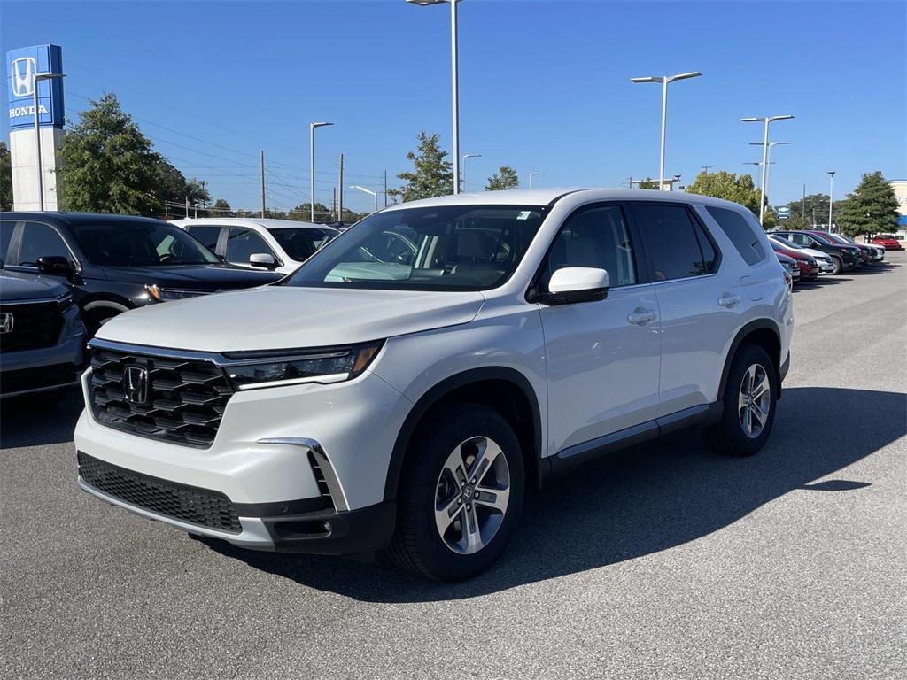 new 2025 Honda Pilot car, priced at $45,430