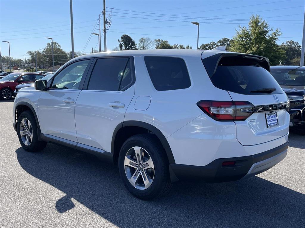 new 2025 Honda Pilot car, priced at $45,430