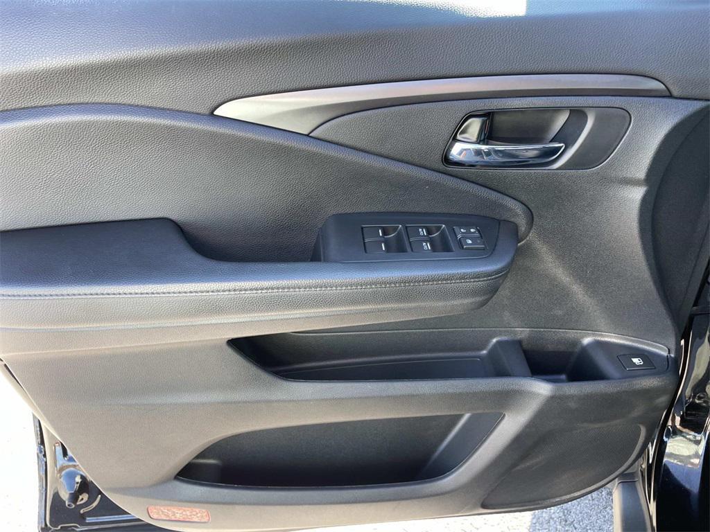 used 2022 Honda Pilot car, priced at $29,000