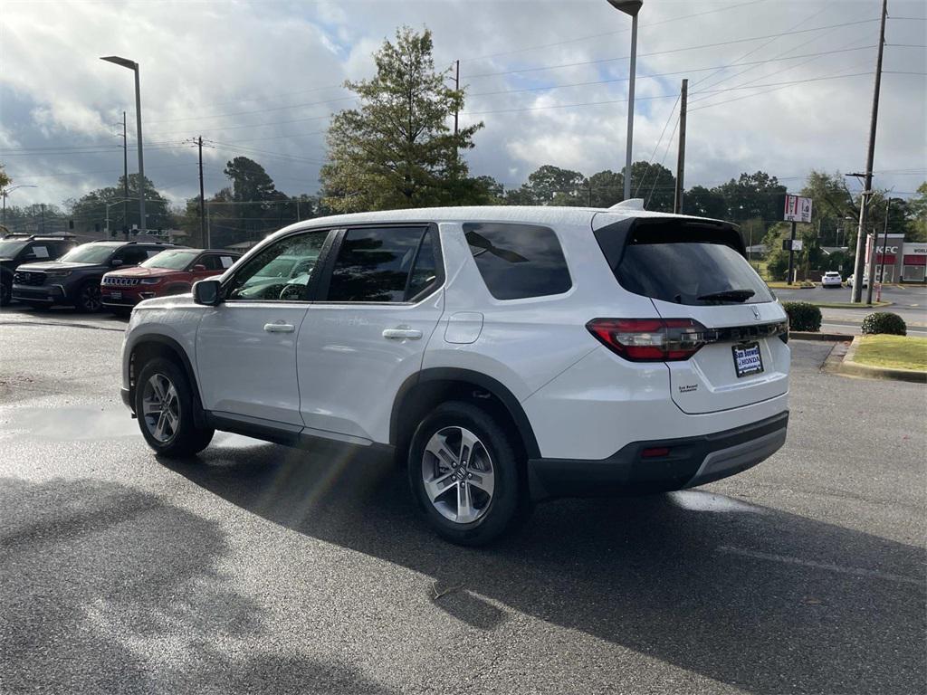 new 2025 Honda Pilot car, priced at $45,430
