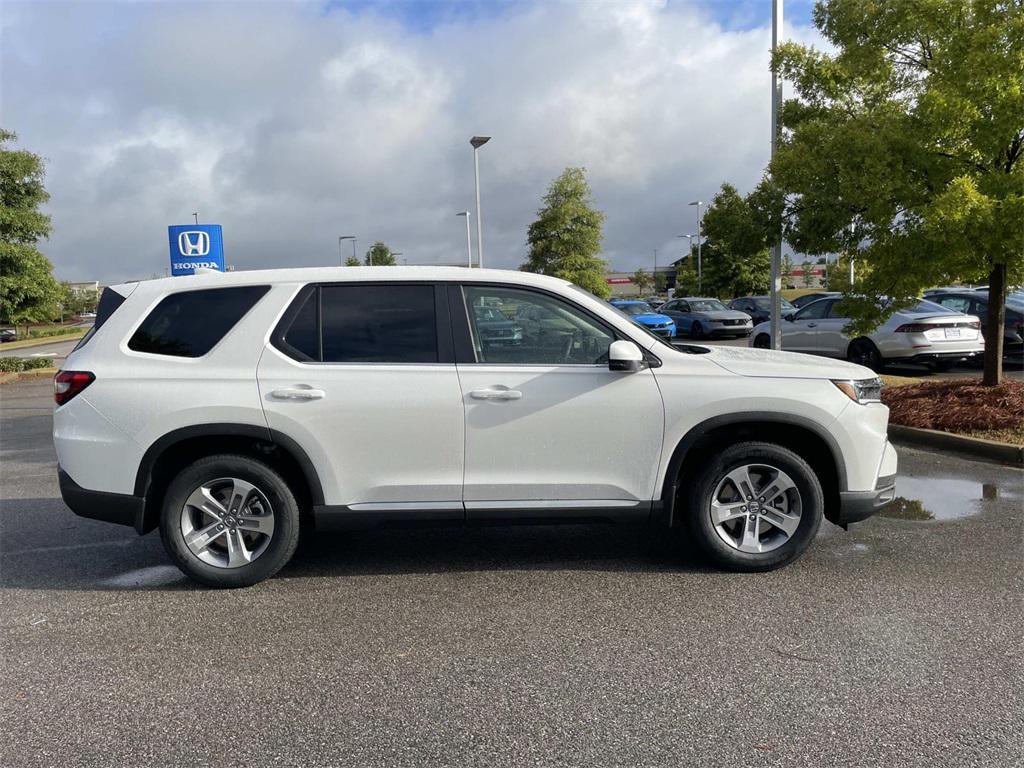 new 2025 Honda Pilot car, priced at $45,430