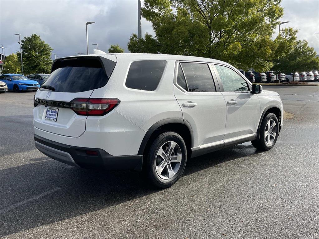 new 2025 Honda Pilot car, priced at $45,430