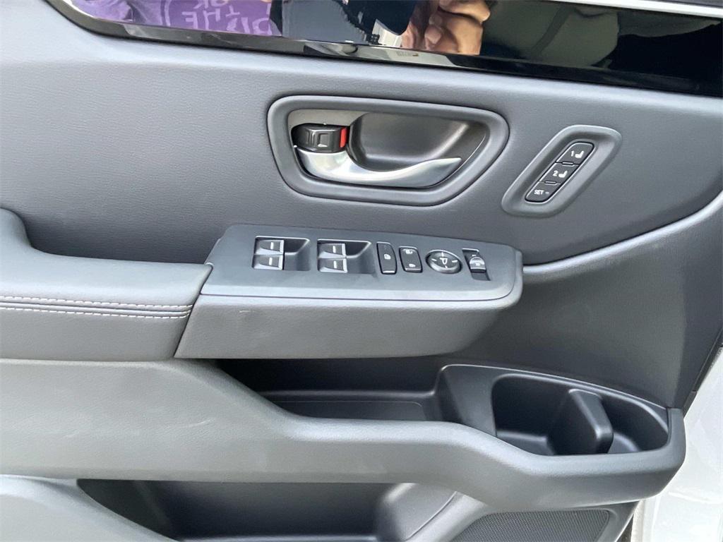 new 2025 Honda Pilot car, priced at $45,430