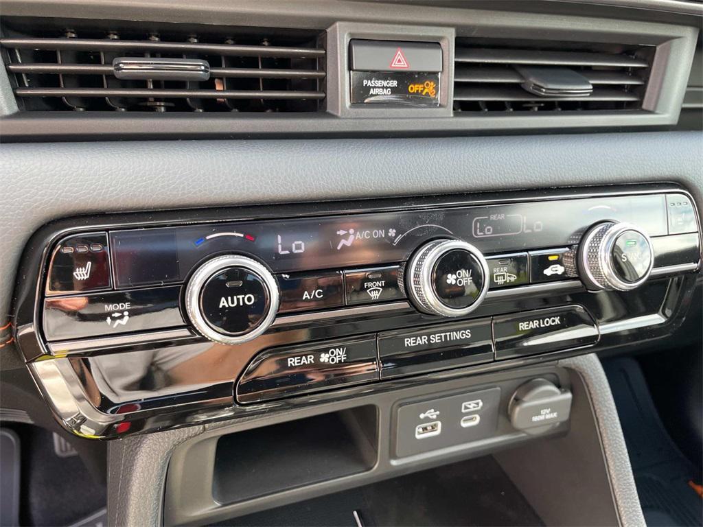 new 2025 Honda Pilot car, priced at $50,895