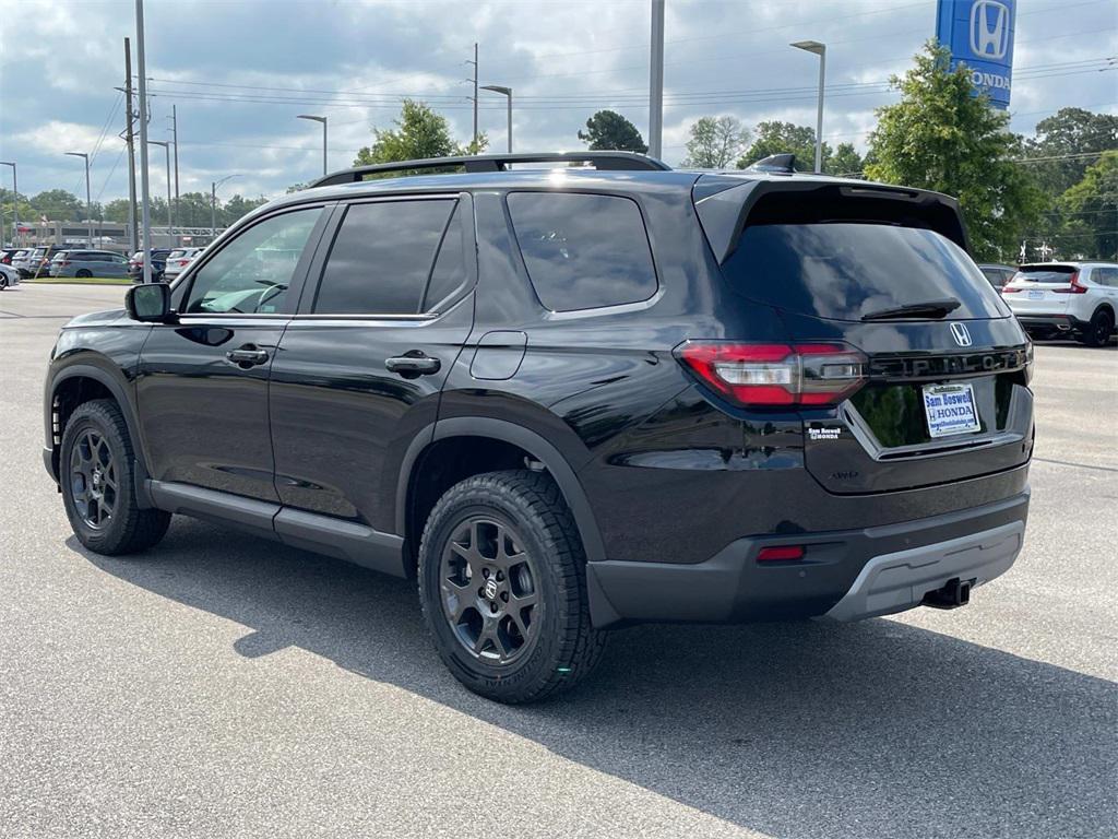 new 2025 Honda Pilot car, priced at $50,895