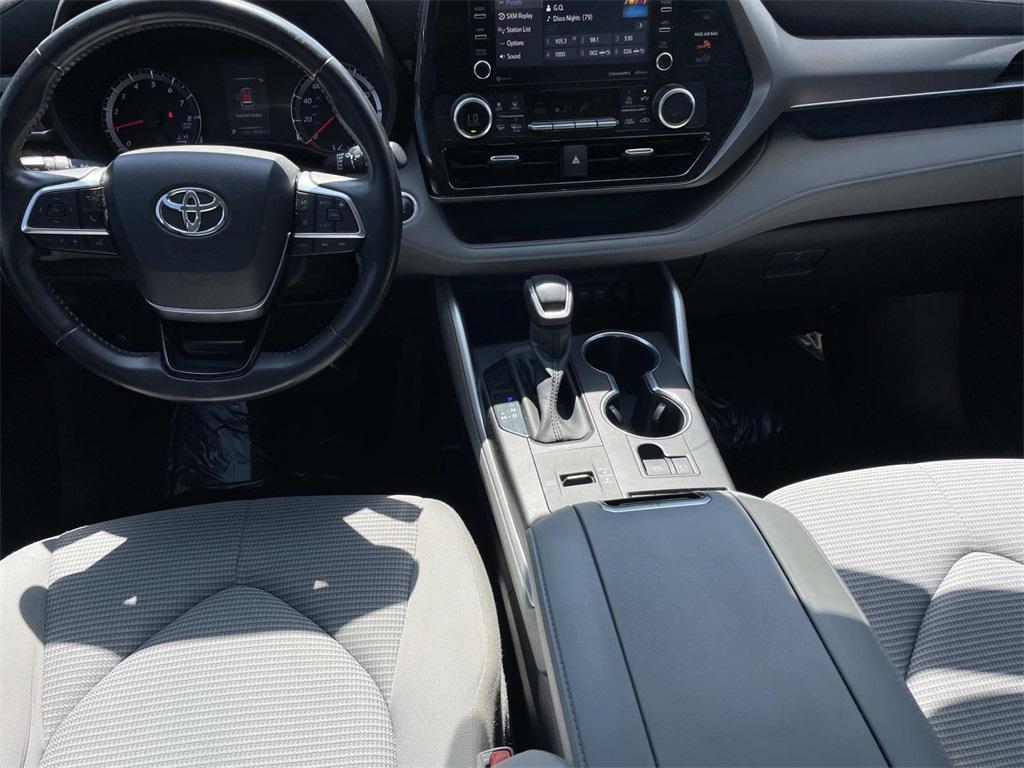 used 2020 Toyota Highlander car, priced at $21,900