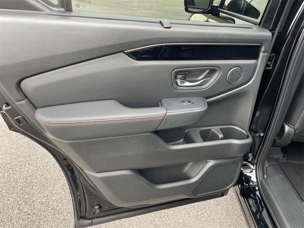 new 2025 Honda Pilot car, priced at $50,145
