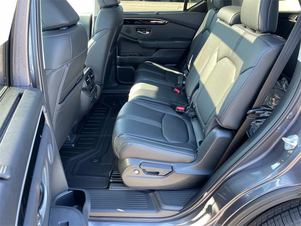 new 2025 Honda Pilot car, priced at $51,095