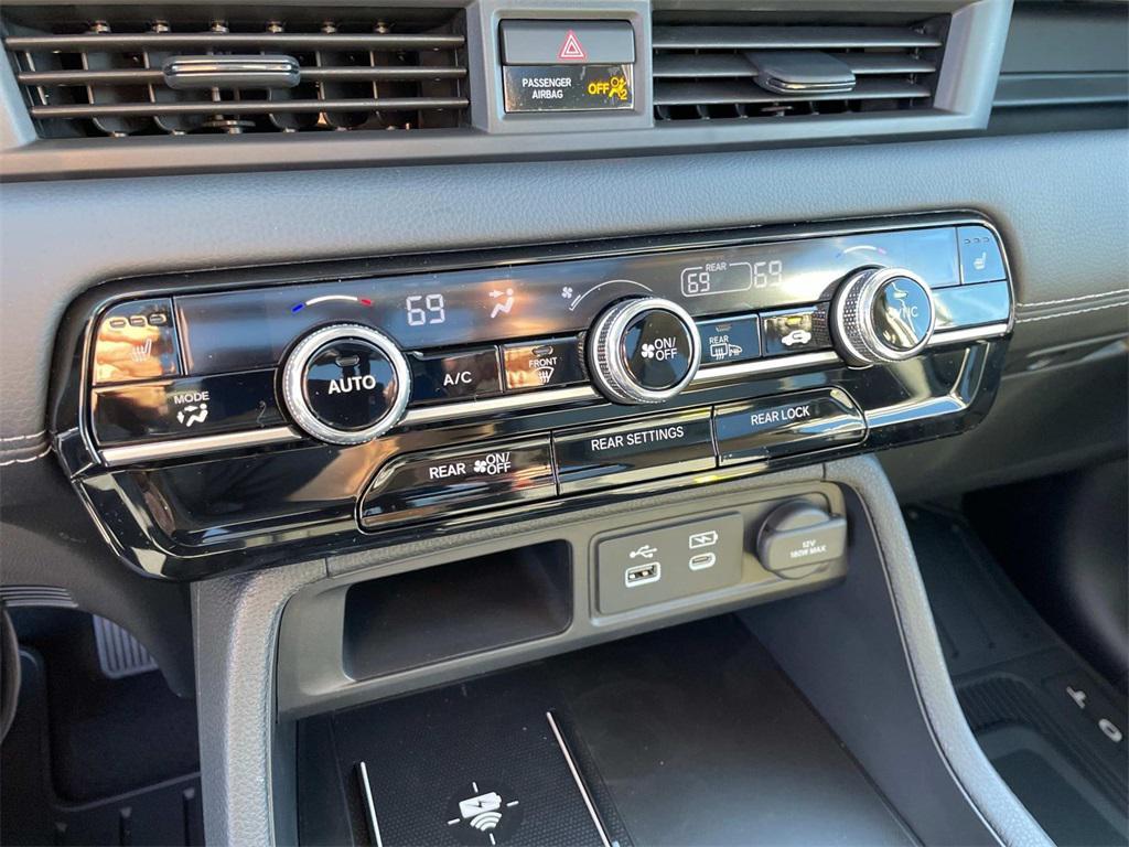 new 2025 Honda Pilot car, priced at $51,095