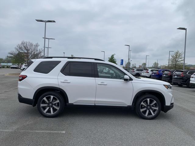 new 2025 Honda Pilot car, priced at $49,050