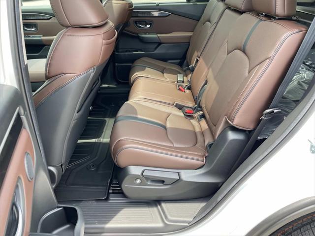new 2025 Honda Pilot car, priced at $45,405