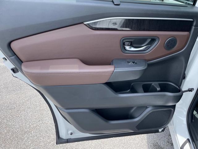 new 2025 Honda Pilot car, priced at $45,405