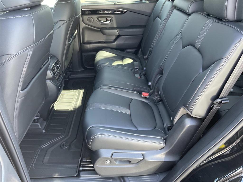 new 2025 Honda Pilot car, priced at $46,345