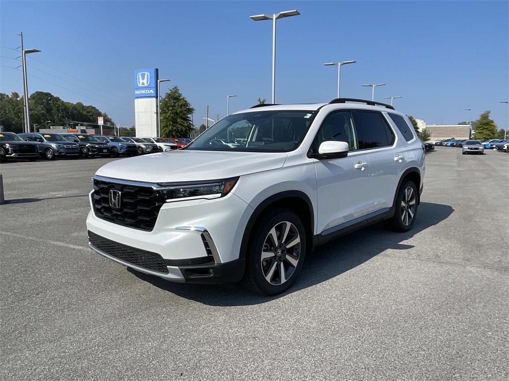 new 2025 Honda Pilot car, priced at $50,755