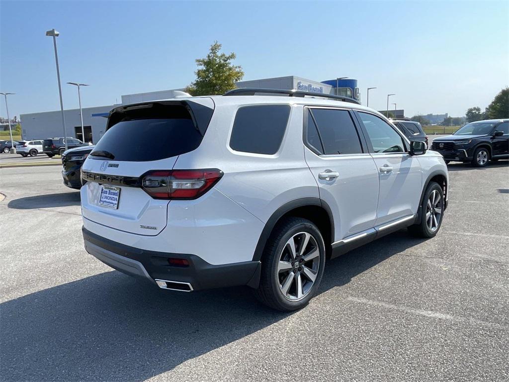 new 2025 Honda Pilot car, priced at $50,755