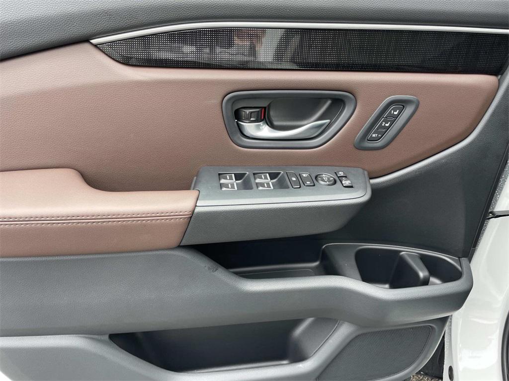 new 2025 Honda Pilot car, priced at $54,280