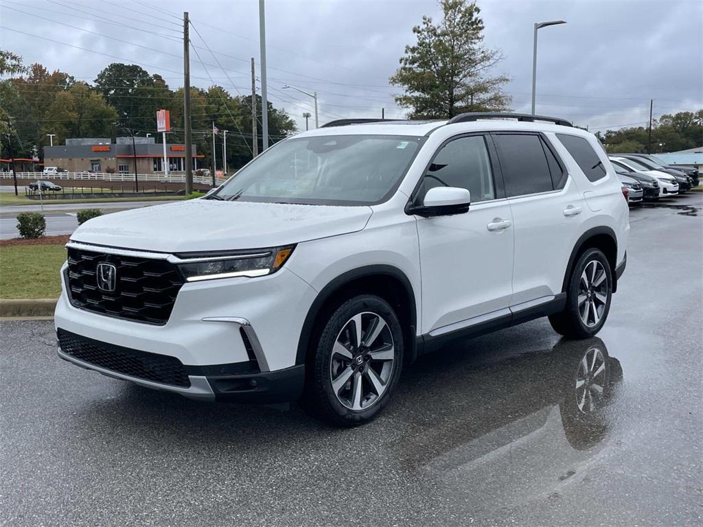 new 2025 Honda Pilot car, priced at $54,280