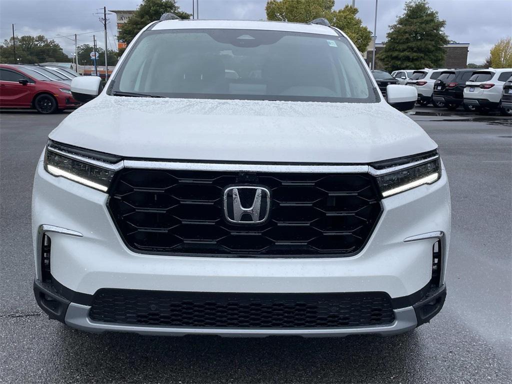 new 2025 Honda Pilot car, priced at $54,280