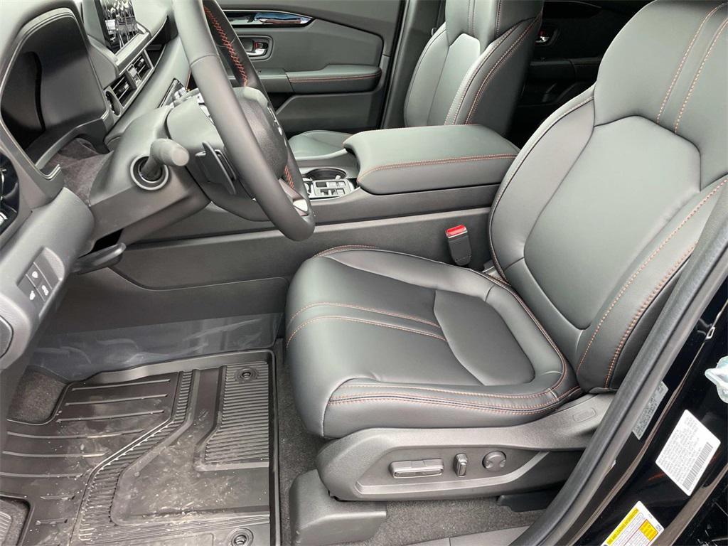new 2025 Honda Pilot car, priced at $50,850