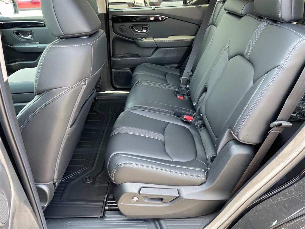 new 2025 Honda Pilot car, priced at $47,050