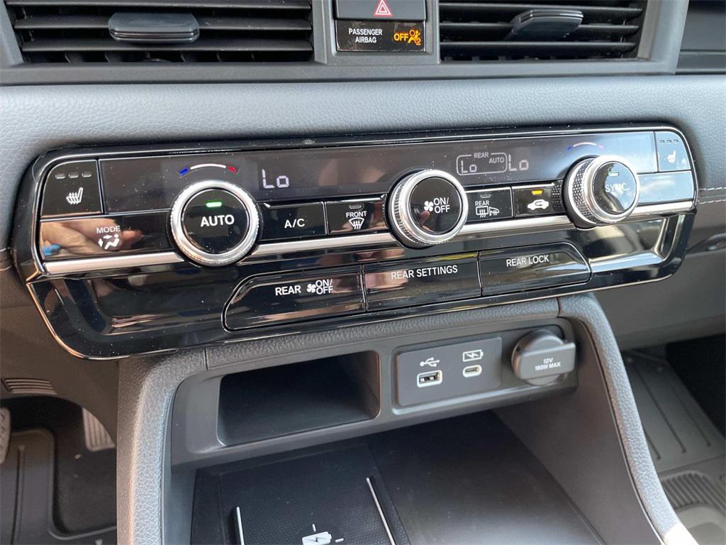new 2025 Honda Pilot car, priced at $47,050