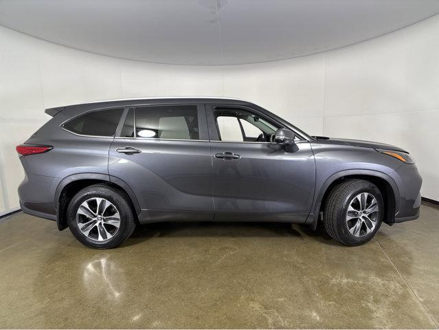 used 2023 Toyota Highlander car, priced at $39,998