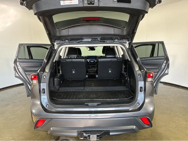 used 2023 Toyota Highlander car, priced at $39,998