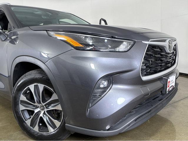 used 2023 Toyota Highlander car, priced at $39,998
