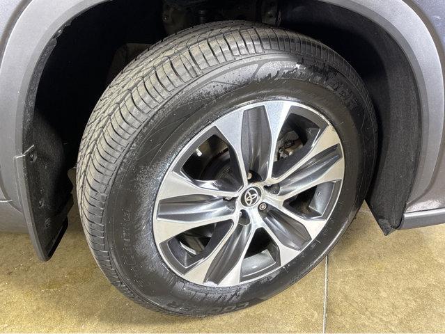used 2023 Toyota Highlander car, priced at $39,998