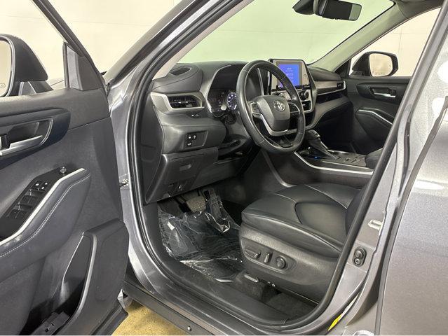used 2023 Toyota Highlander car, priced at $39,998