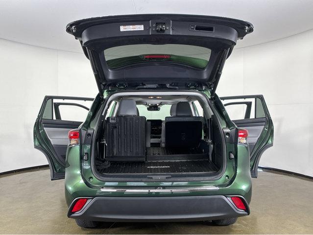 used 2023 Toyota Highlander car, priced at $39,989