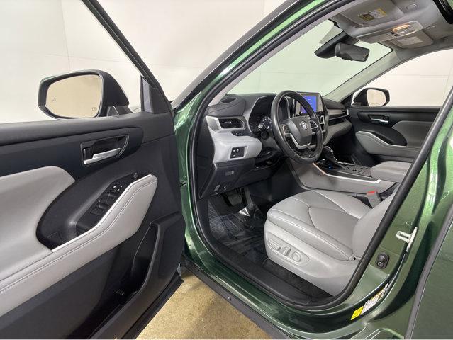 used 2023 Toyota Highlander car, priced at $39,989