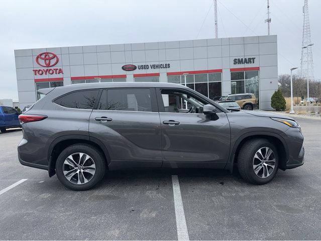 used 2022 Toyota Highlander car, priced at $33,977