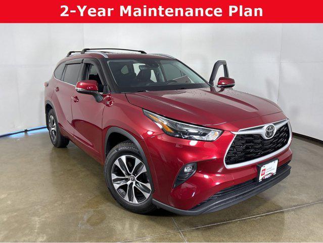 used 2022 Toyota Highlander car, priced at $37,887