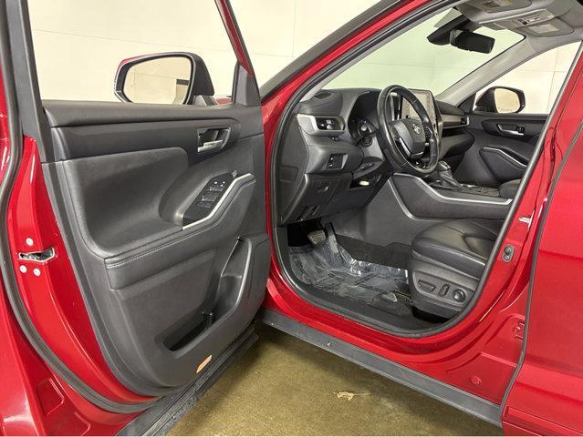 used 2021 Toyota Highlander car, priced at $34,997