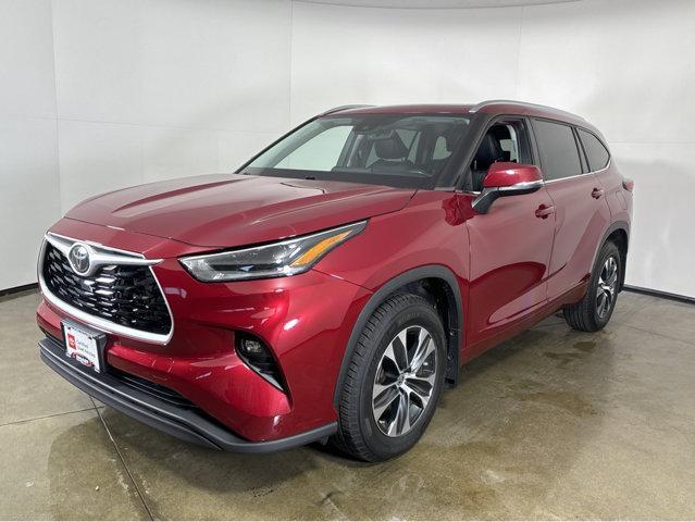 used 2021 Toyota Highlander car, priced at $34,997