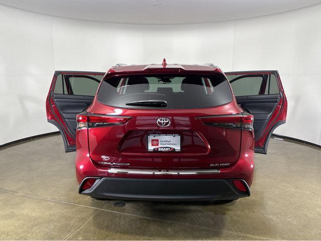 used 2021 Toyota Highlander car, priced at $34,997