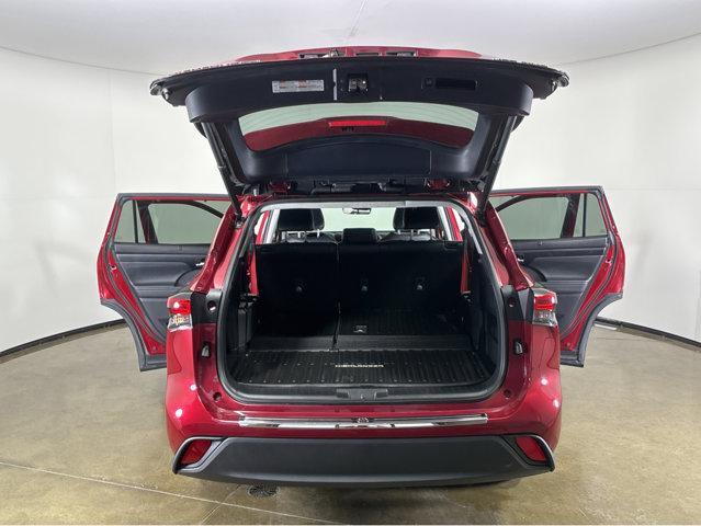 used 2021 Toyota Highlander car, priced at $34,997