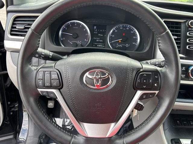 used 2019 Toyota Highlander car, priced at $28,992